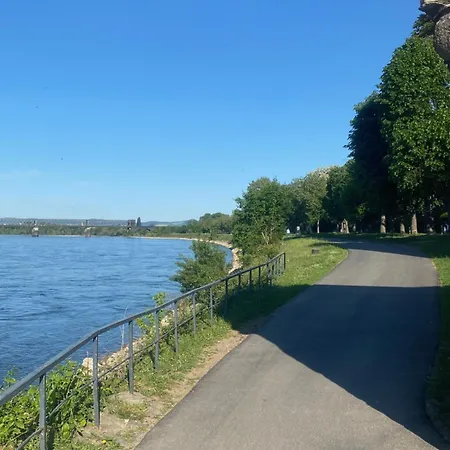Daire Schmidt Am Rhein *
